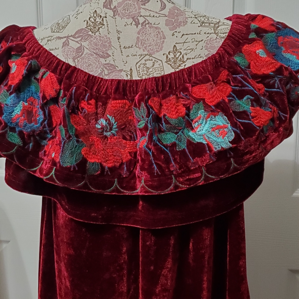 Umgee burgandy velvet off shoulder dress embroidered collar like new Large